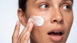 乾燥敏感肌の40代におすすめの皮膚科処方保湿剤の違いは？